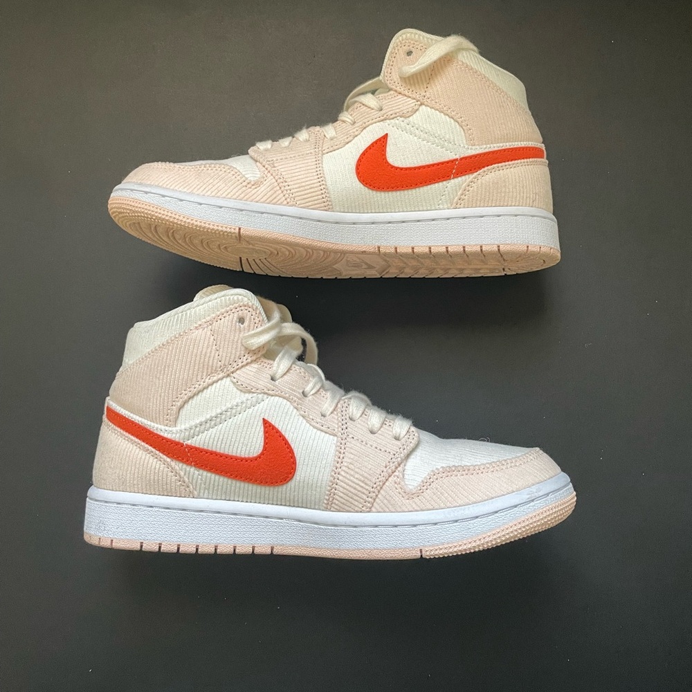 Women’s Air Jordan Mid 1